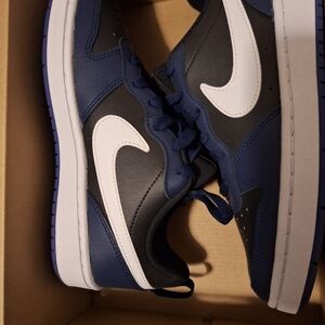 Nike Men's Navy and White Sneakers